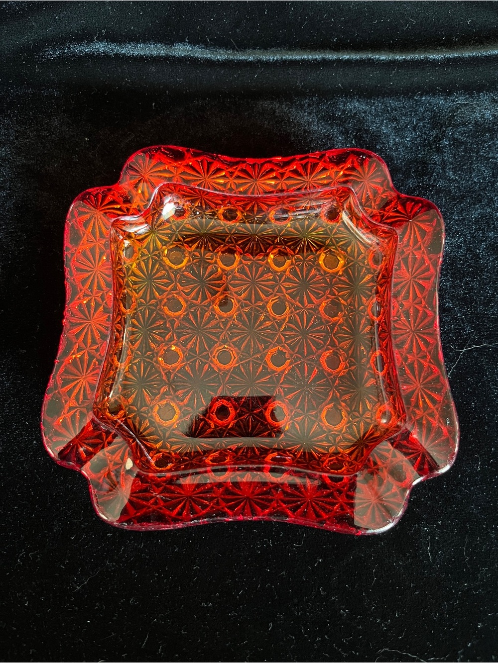 Vintage L.E. Smith 6" Daisy and Button Amberina Ashtray Trinket Dish Bottom Glow
